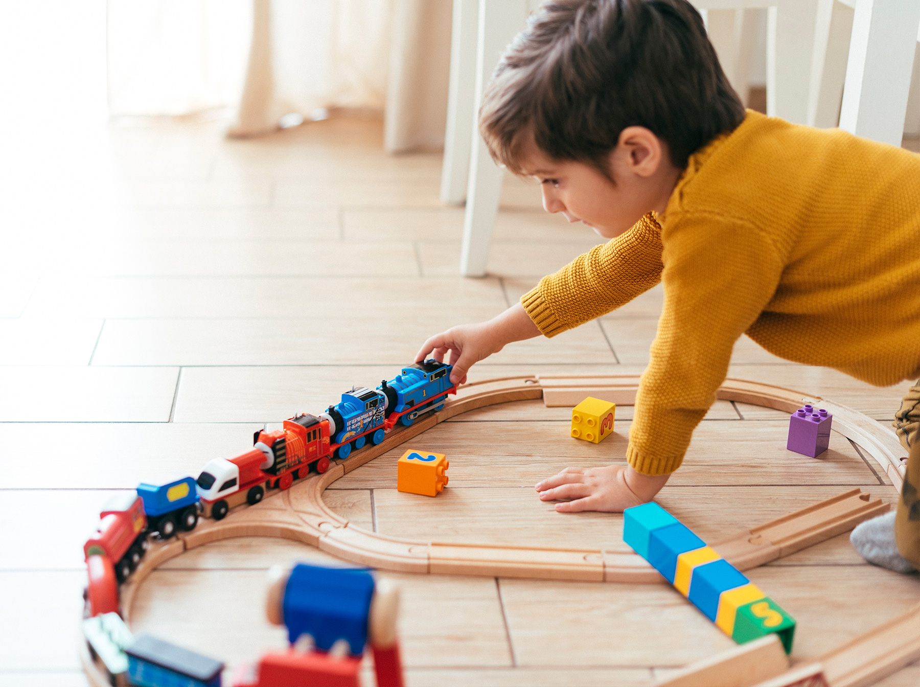 toddler assembling train track toy set